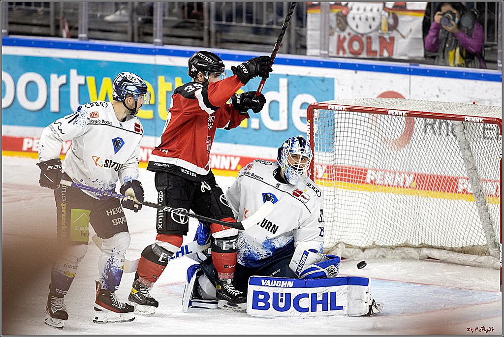 PENNY DEL 1. Playoff Runde;  Koelner Haie - ERC Ingolstadt; Koeln, 05.04.2022